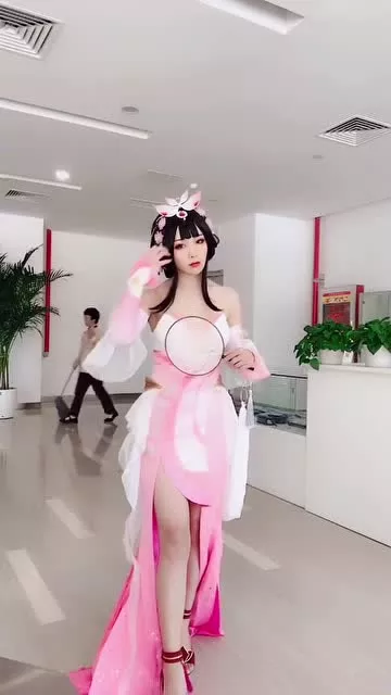 王者荣耀：Cosplay甄姬美人来了