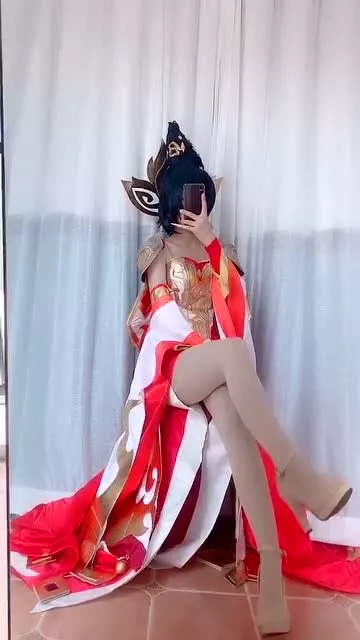 武则天cosplay，网友：小姐姐穿的这个鞋子ok吗？